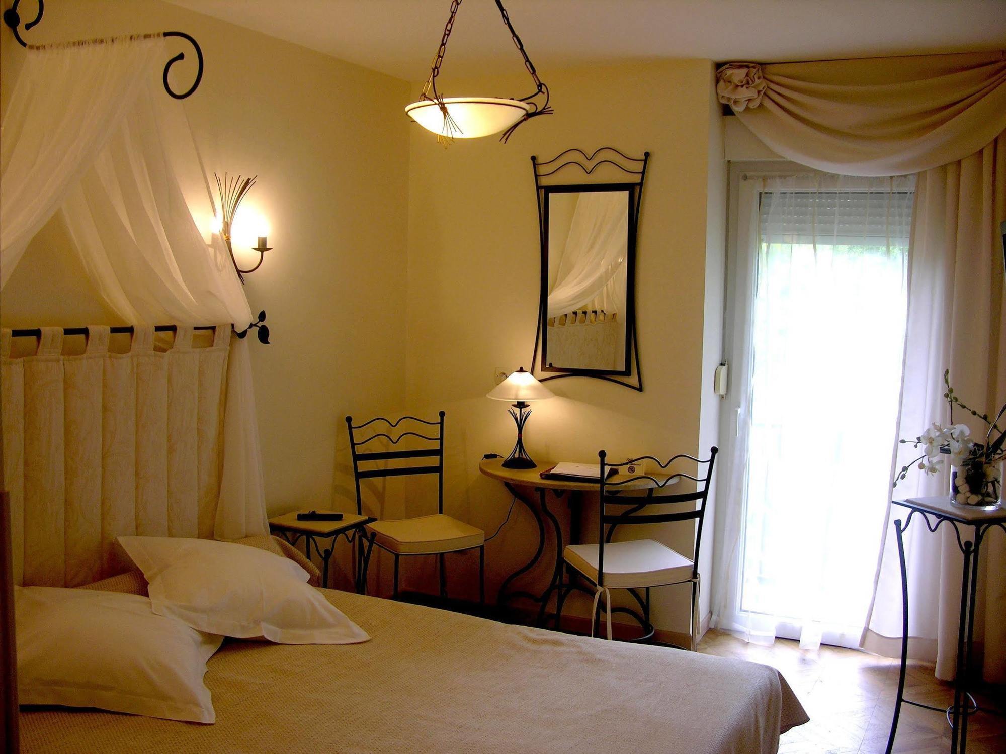 Logis Hotel Restaurant Les Norias Cazilhac  Exterior photo